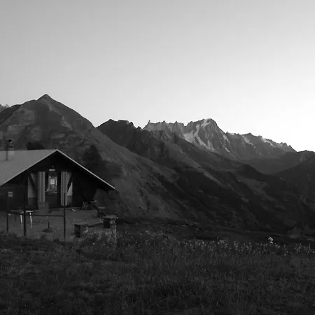 Chalet Le *